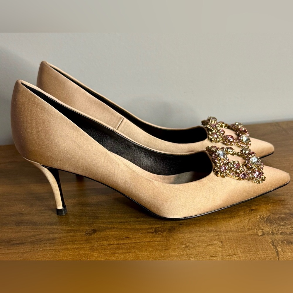 Roger Vivier Efflorescence Pumps 37 Pink Satin Heels with Crystal Embellishment